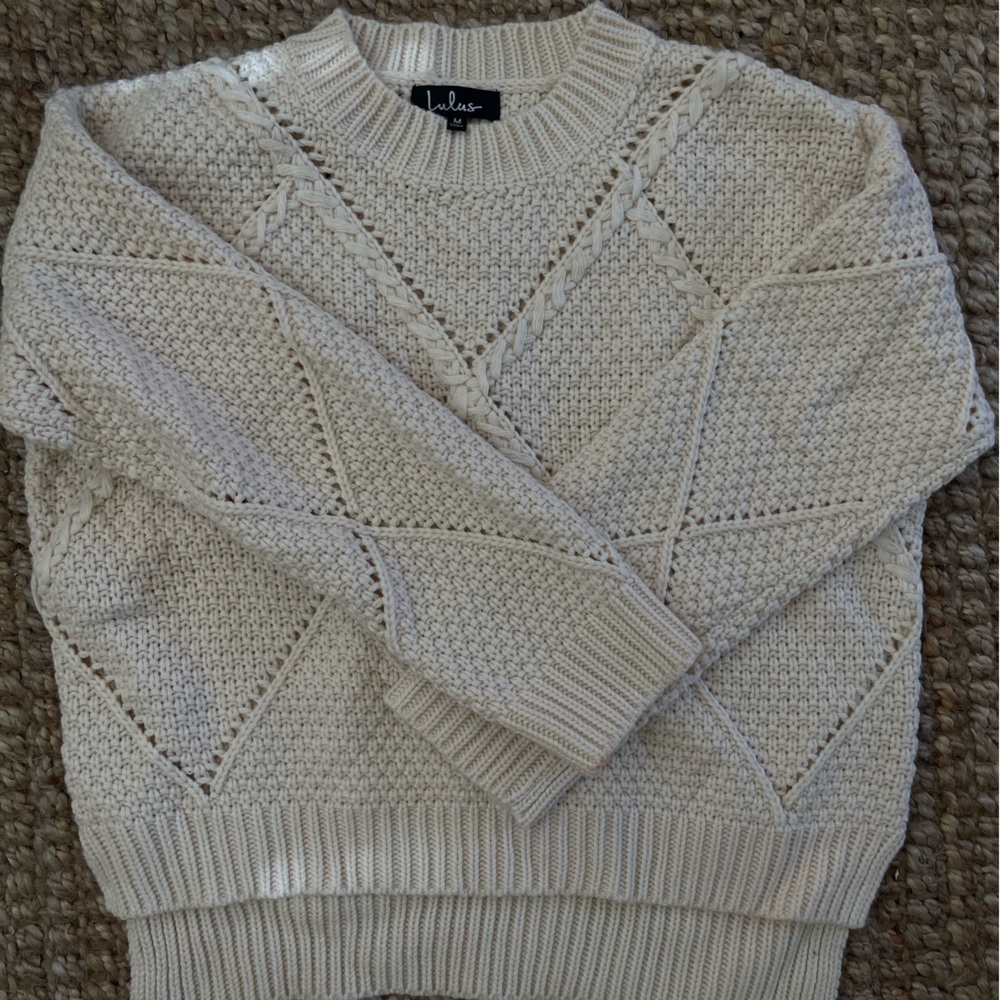 Cream Lulus sweater. Cute for fall!!